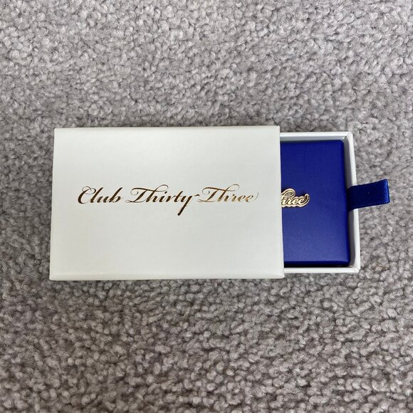 Disneyland Club 33 Gold Cursive Script Pin New In Box - Picture 3 of 6